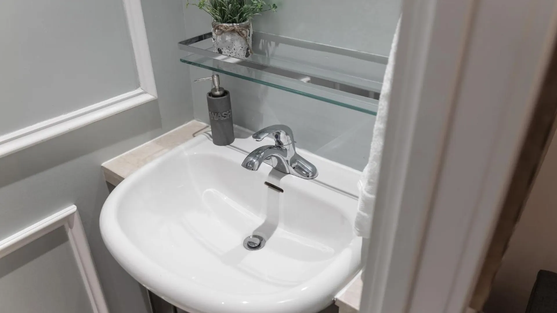 Waterfront Queens Quay West Toronto Apartman