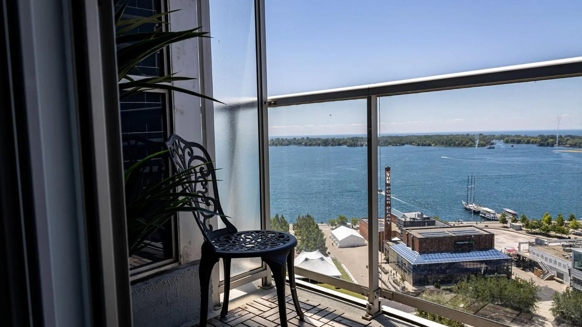 Waterfront Queens Quay West Toronto Apartman